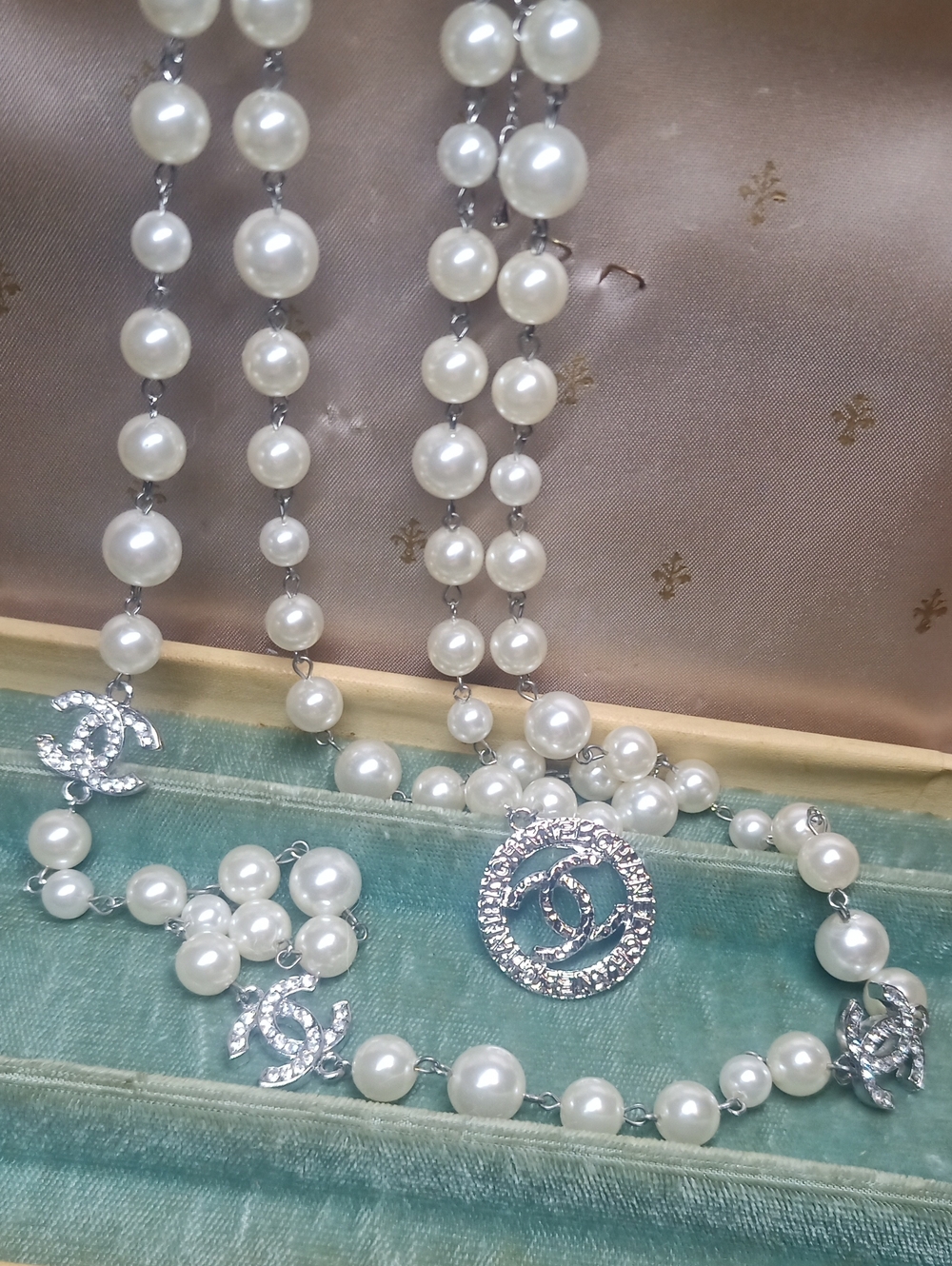 Pearl and Crystal Logo Station Necklace - Interlocking CC